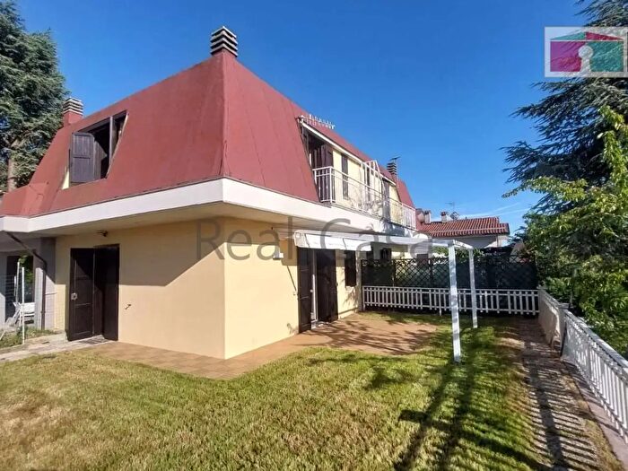 Casa con 5 locali in affitto in Via Verdi, Serramazzoni