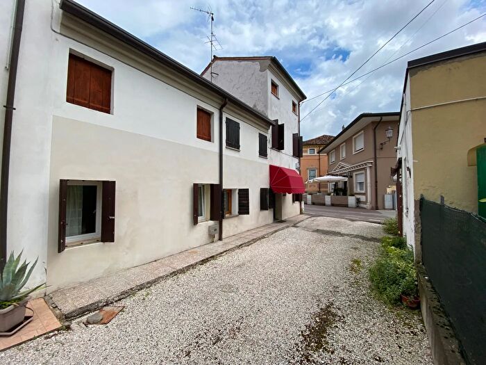Casa quadrilocale in vendita in Via Matteotti, Noventa Vicentina