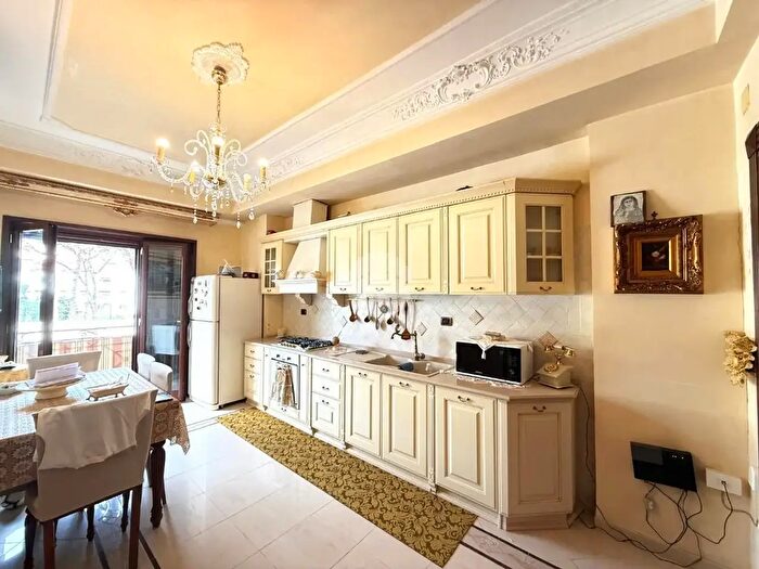 Appartamento trilocale in vendita in Via Cupa Santa Cesarea, Napoli