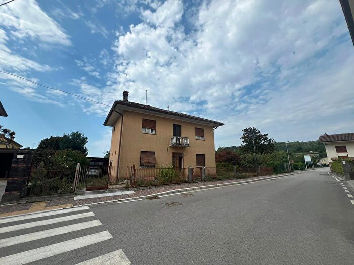 Casa con 6 locali in vendita in Dolegna del Collio Via Cividale, Dolegna Del Collio