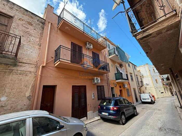 Casa con 6 locali in vendita in Via Costantino, Castellammare Del Golfo