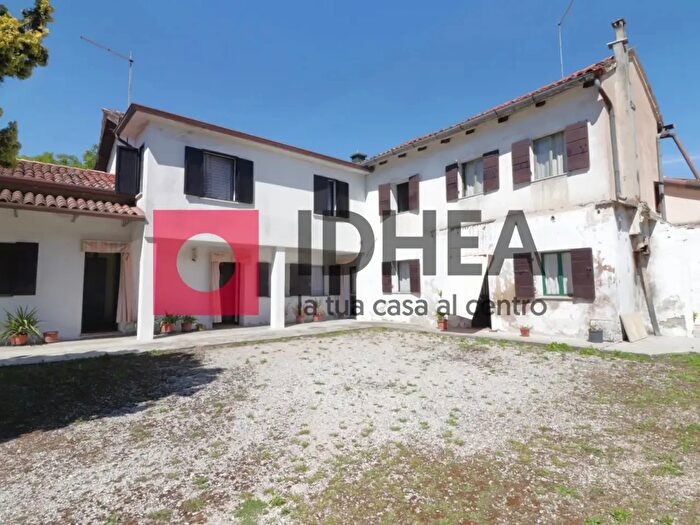 Casa quadrilocale in vendita in Via Giavera, Villorba