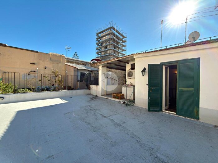 Appartamento quadrilocale in vendita in Via Settembrini, Napoli