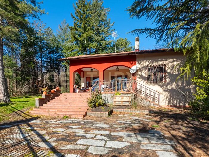 Casa quadrilocale in vendita in Via della Regione, Pedara