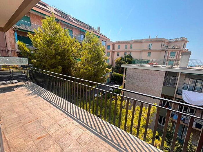 Appartamento quadrilocale in affitto in Corso Italia, Albaro, Genova
