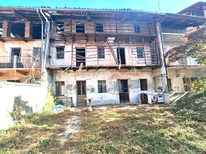 Casa quadrilocale in vendita in Via Carecchio, Caravino