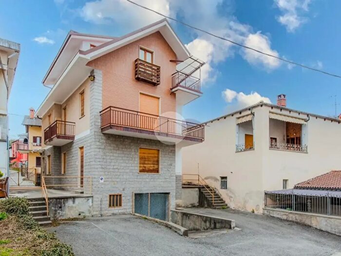 Casa con 11 locali in vendita in Viale Italia, Coazze
