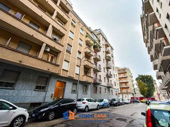 Appartamento trilocale in vendita in Via Carlo Pizzorno, Torino