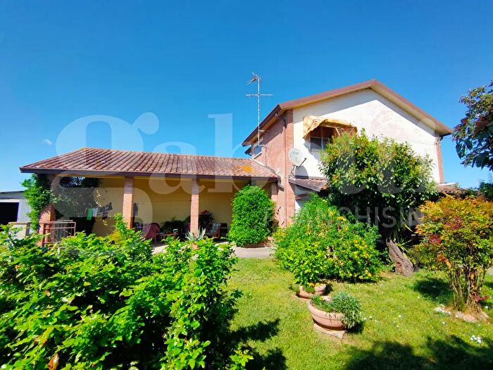 Casa con 7 locali in vendita in Mesola