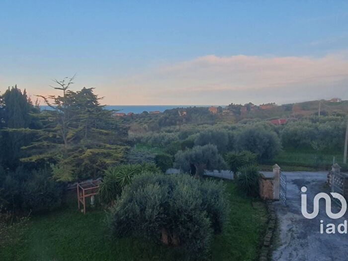 Appartamento con 5 locali in vendita in Localitãnbsp Monte Priore, Potenza Picena