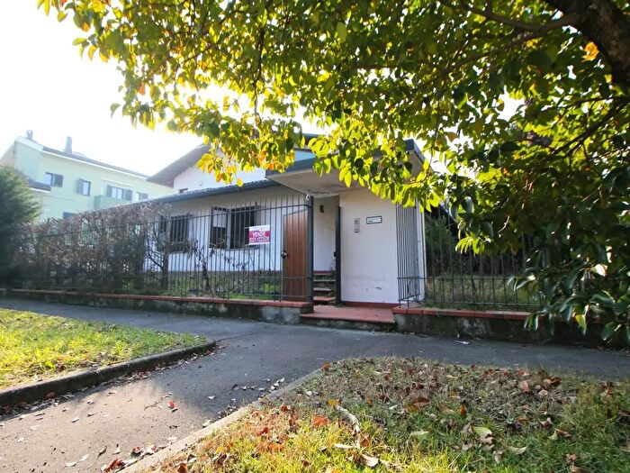 Casa con 6 locali in vendita in Via Giovanni Giolitti, Cerro Maggiore