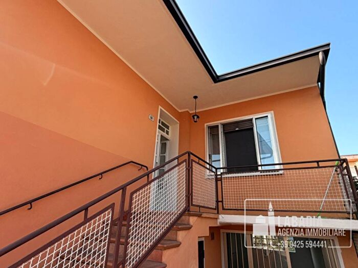 Casa bilocale in affitto in Menà, Castagnaro