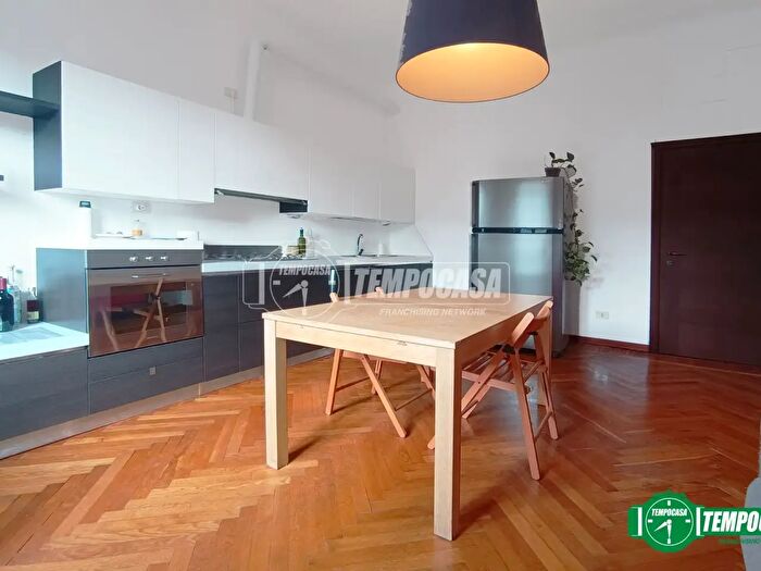 Appartamento trilocale in affitto in Via degli Imbriani, Milano