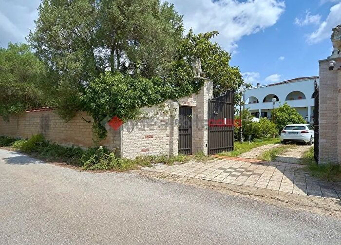 Casa con 5 locali in vendita in Via Bernina, Aprilia