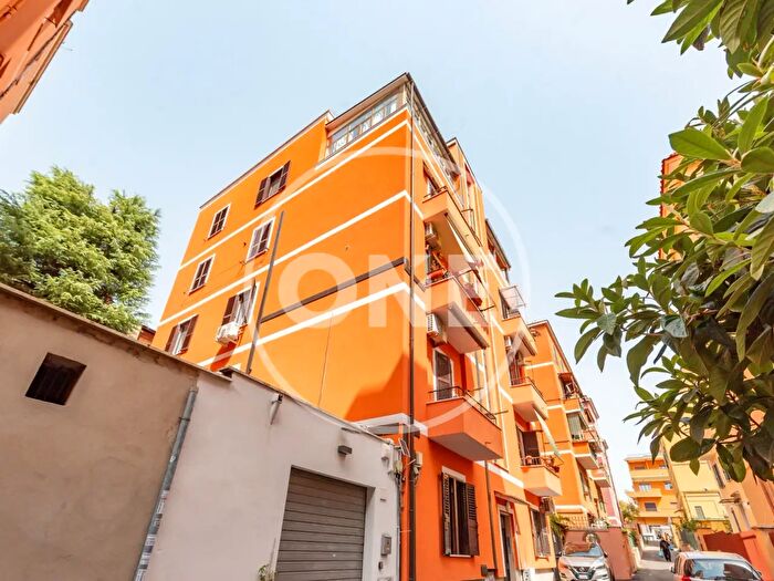 Appartamento trilocale in affitto in Via degli Arbusti, Roma