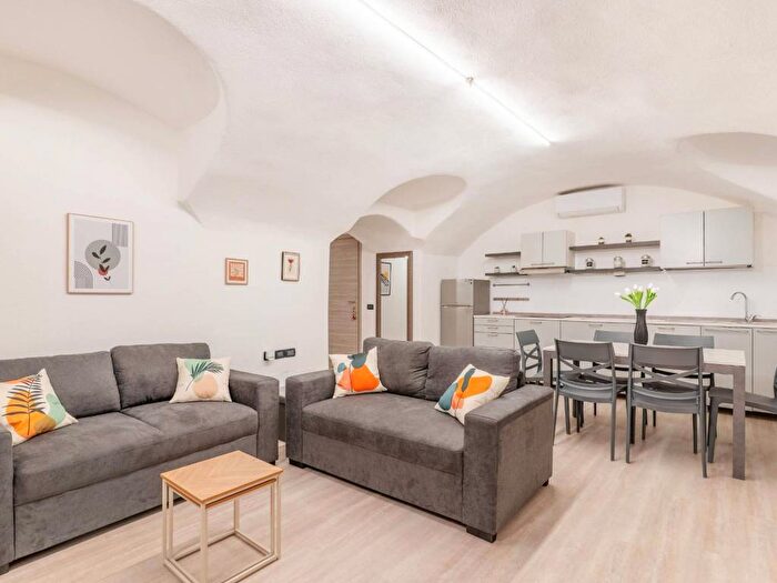 Appartamento trilocale in affitto in Via Torino, Carrobbio, Milano