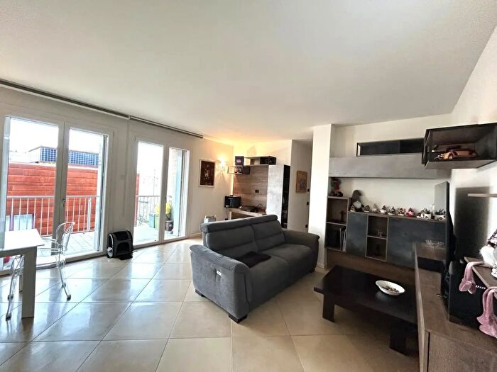 Appartamento quadrilocale in vendita in Strada Nazionale per Carpi Sud, Modena