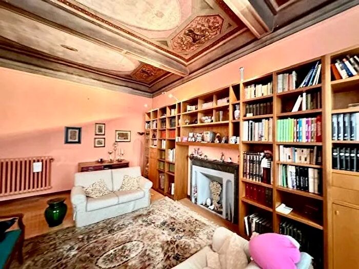 Appartamento con 6 locali in vendita in Via dei Pilastri Firenze, Firenze