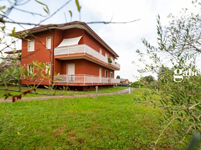Appartamento trilocale in vendita in Via Santa Lucia, Robbiate