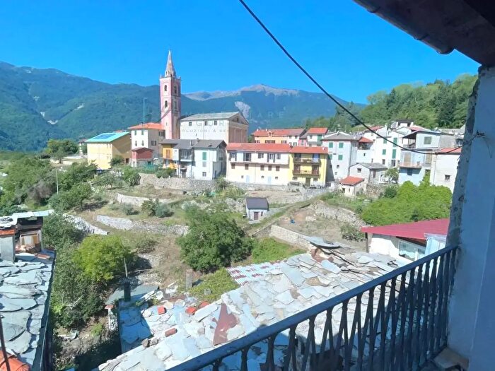 Casa bilocale in vendita in Via Confraria, Cosio d'Arroscia