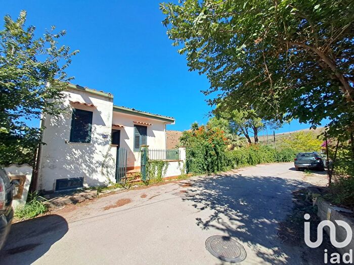 Casa con 6 locali in vendita in Via Matteotti, Scillato