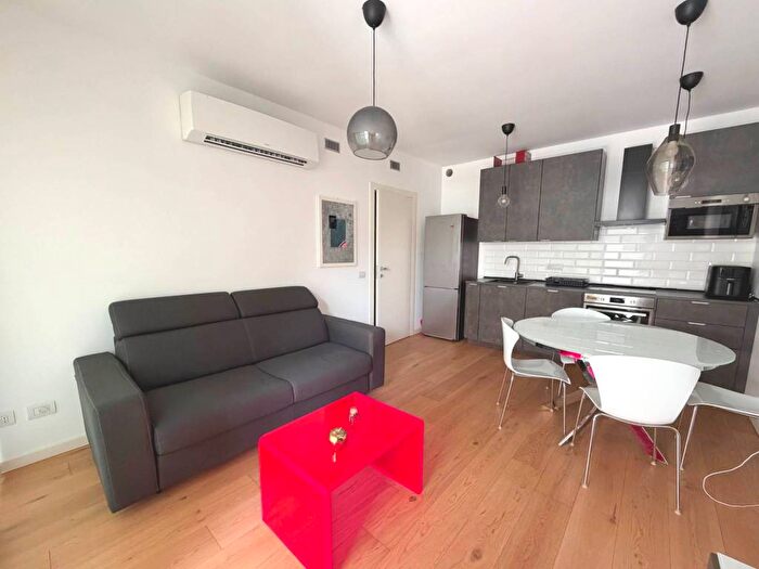 Appartamento bilocale in affitto in Via Giuseppe Compagnoni, Plebisciti Susa, Milano