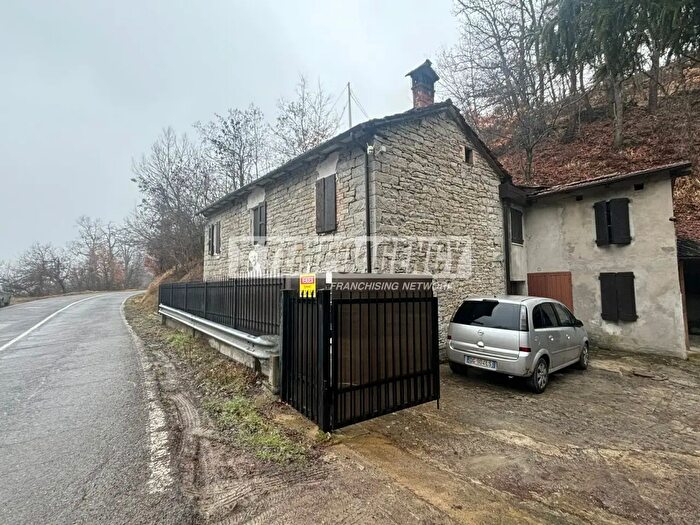 Casa con 6 locali in vendita in Via Pangone, Lama Mocogno