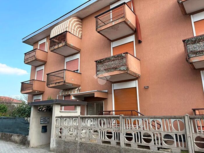 Appartamento trilocale in vendita in Via Piave, Ferno