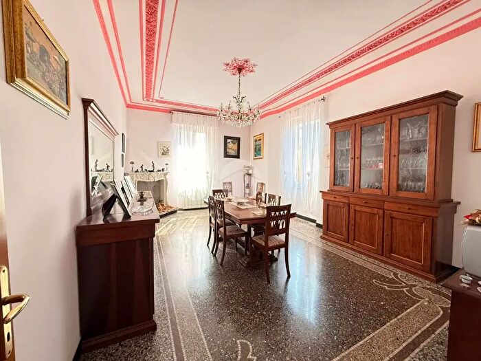 Appartamento con 7 locali in vendita in Via Agostino Castelli, Genova