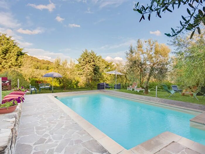 Casa con 9 locali in vendita in Bagno A Ripoli