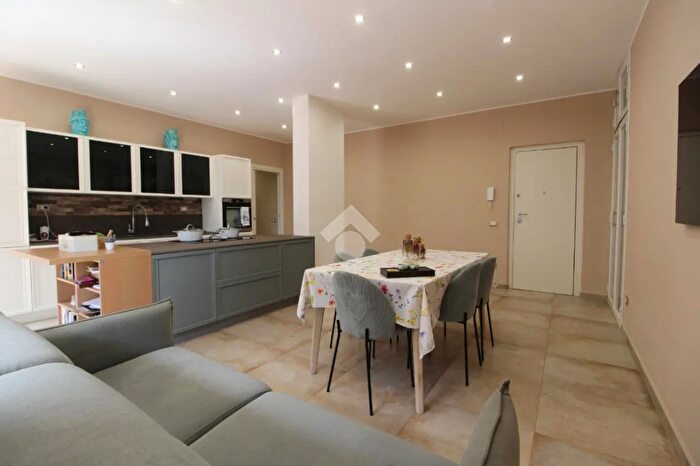 Appartamento trilocale in vendita in Largo Girolamo Bellavista, Palermo