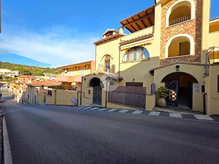 Appartamento trilocale in vendita in Via Gatta, Villasimius