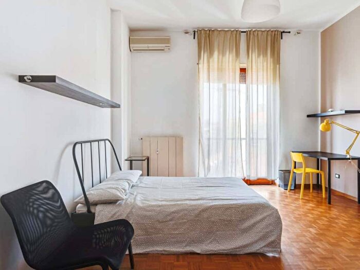 Appartamento con 6 locali in affitto in Via Curtatone, Quadronno Crocetta, Milano