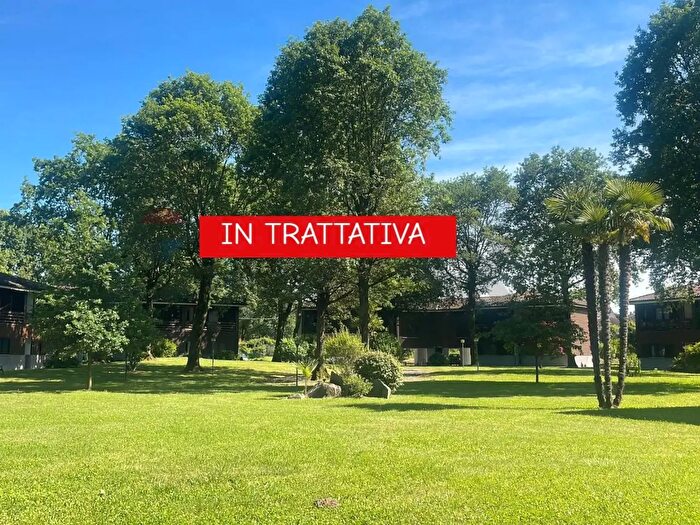 Appartamento bilocale in vendita in Via Carducci, Ispra