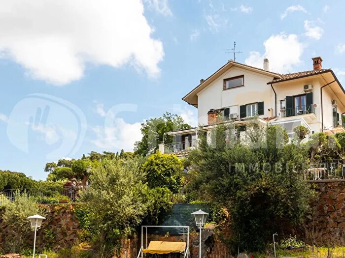 Casa con 12 locali in vendita in Via Anagnina, Grottaferrata