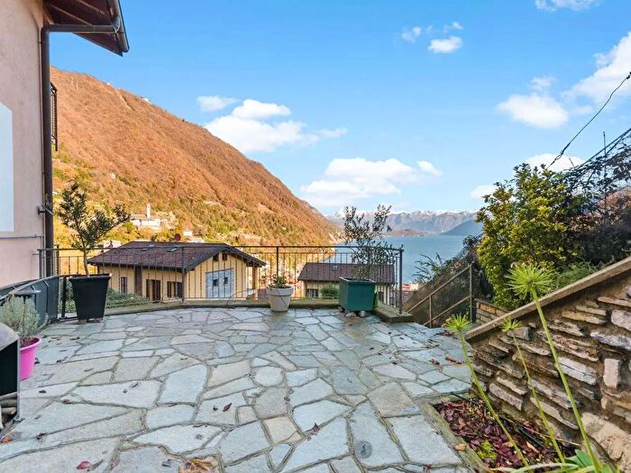 Casa con 8 locali in vendita in Via Pizzo Gordona, Argegno