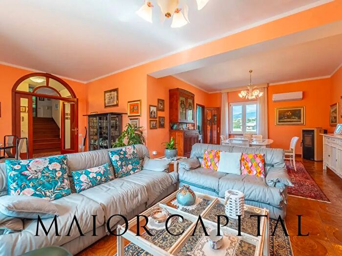 Casa con 10 locali in vendita in Pirastros Muzzos, Berchidda