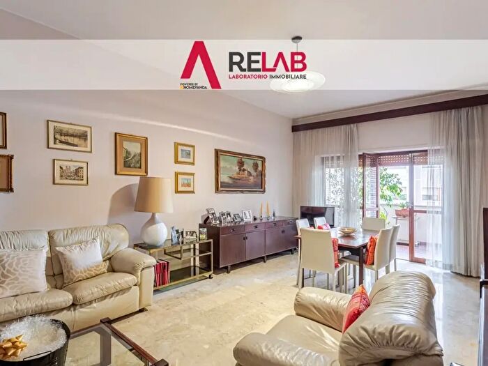 Appartamento con 5 locali in vendita in Via di Grotta Perfetta, Roma