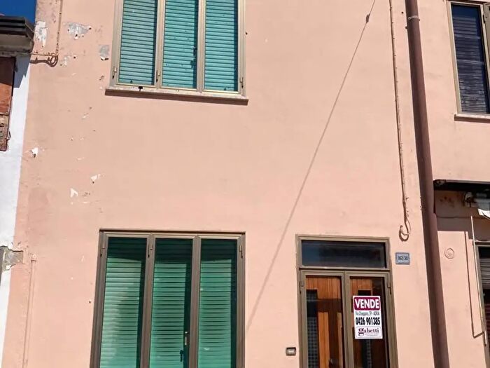 Casa quadrilocale in vendita in Corbola Via Roma, Corbola