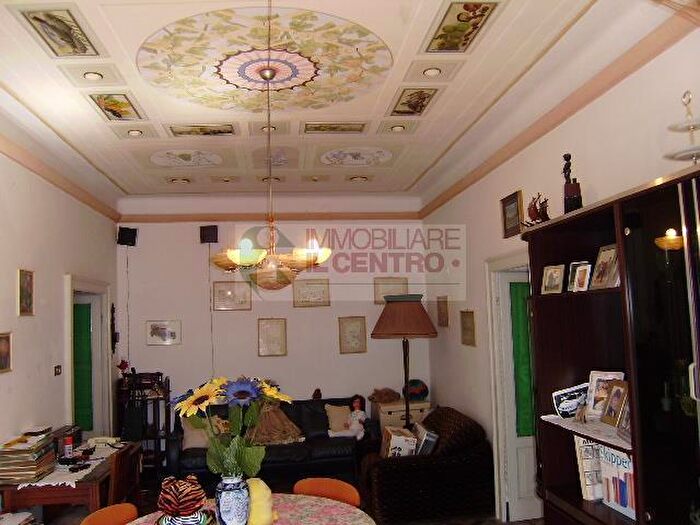 Casa con 12 locali in vendita in Sarzana