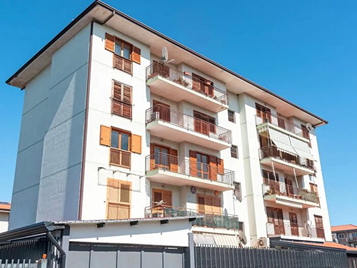Appartamento con 6 locali in vendita in Via Francesco E Leonardo Toscano, Giarre