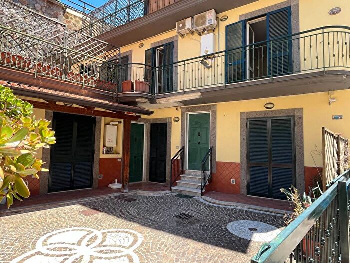 Appartamento bilocale in affitto in Via Solfatara, Anfiteatro, Pozzuoli