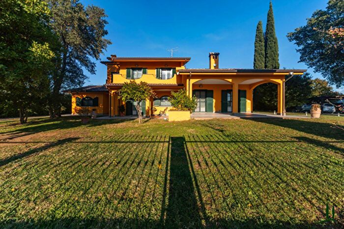 Casa con 6 locali in vendita in Strada dei Laghi, Grosseto