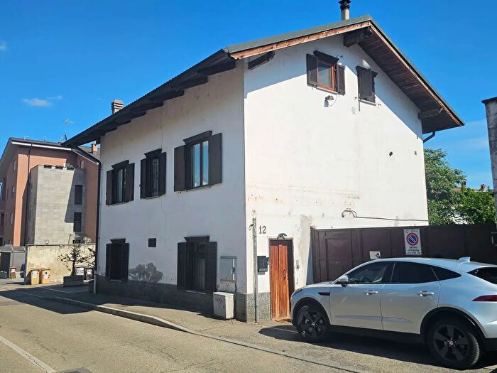 Casa con 10 locali in vendita in Via Colombetto, Nichelino