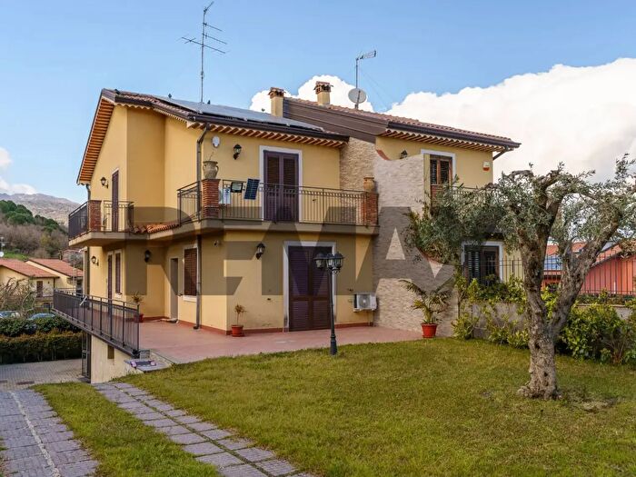 Casa con 10 locali in vendita in Via M G Cutuli, Viagrande