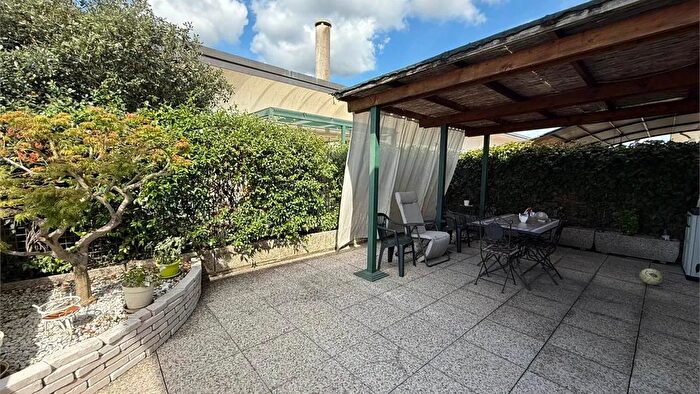 Appartamento trilocale in vendita in Montebelluna Piazza Parigi, Montebelluna