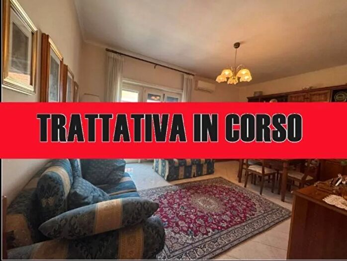 Appartamento trilocale in vendita in Via Riparbella Roma, Roma