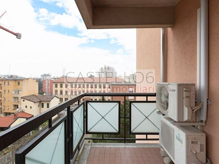 Appartamento quadrilocale in affitto in Via Giovanni Comisso, Vigentino Fatima, Milano