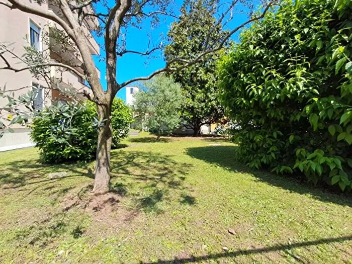 Appartamento trilocale in vendita in Via Antonio Stoppani, Legnano