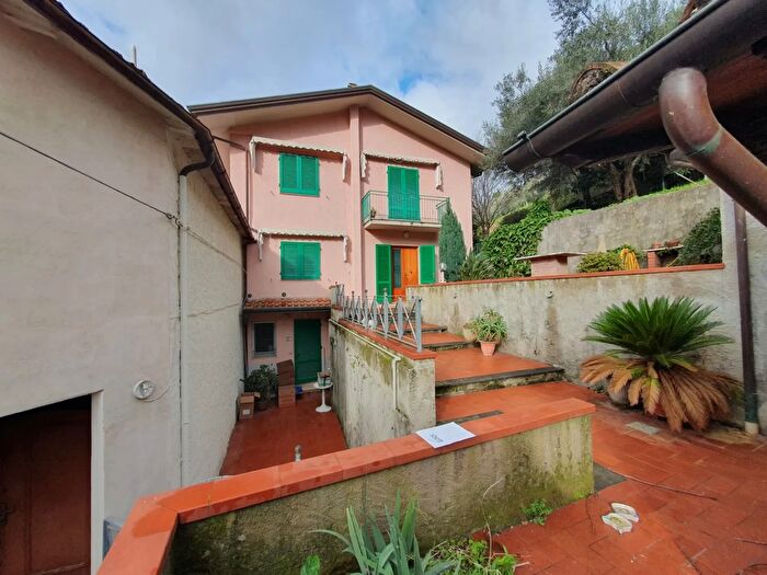 Casa trilocale in vendita in Pietrasanta